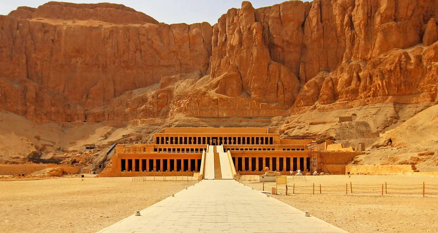 Private Tour to the East and West Bank of Luxor: Discover Ancient Treasures